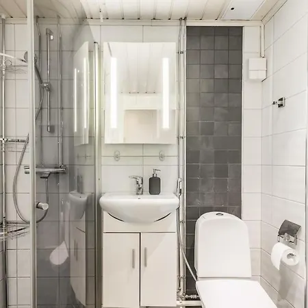 Upea 2 Makuuhuoneen Huoneisto Laehellae Lentokenttaeae! *