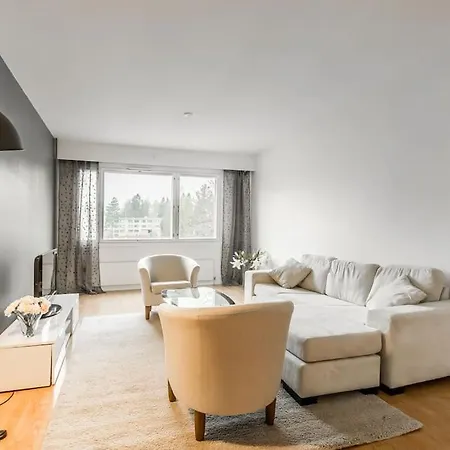 Upea 2 Makuuhuoneen Huoneisto Laehellae Lentokenttaeae! Apartment *